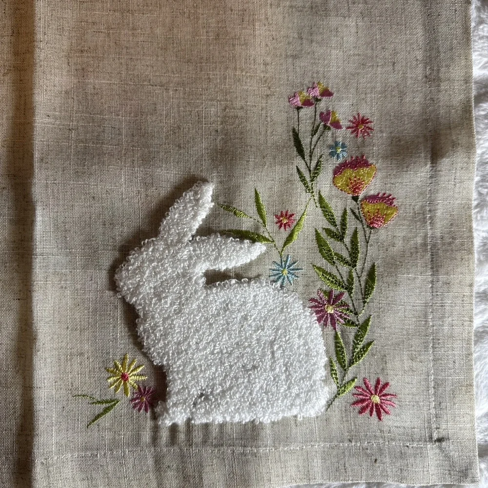 Easter Spring‎ Meadow Bouquet Floral Linen Placemats Set of 4 Embroidered Bunny